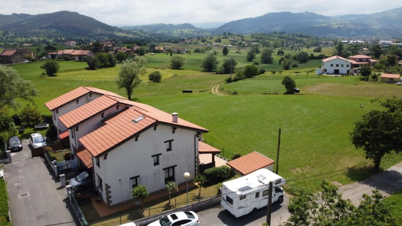 Casa En Sobarzo, Junto Al Parque De Cabarceno Villa Exteriör bild